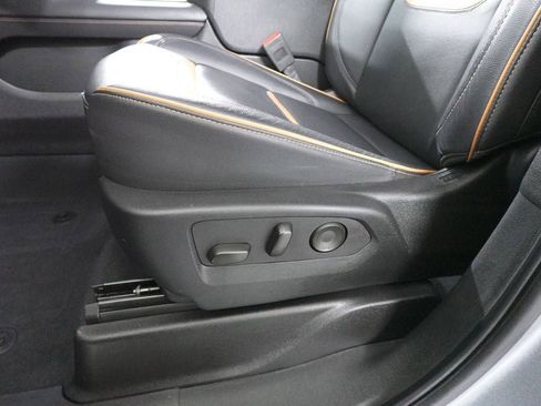 Used 2024 GMC Yukon AT4 w/ Technology Package image 11