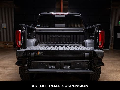 Used 2021 GMC Sierra 2500 Denali w/ Denali Black Diamond Edition image 9