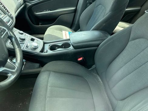 Used 2016 Chrysler 200 Limited w/ Convenience Group FWD image 11