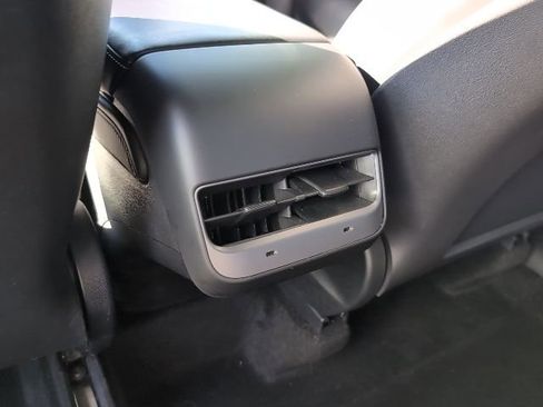 Used 2022 Tesla Model Y Long Range image 23