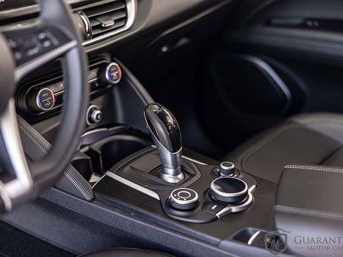Used 2019 Alfa Romeo Stelvio AWD image 22