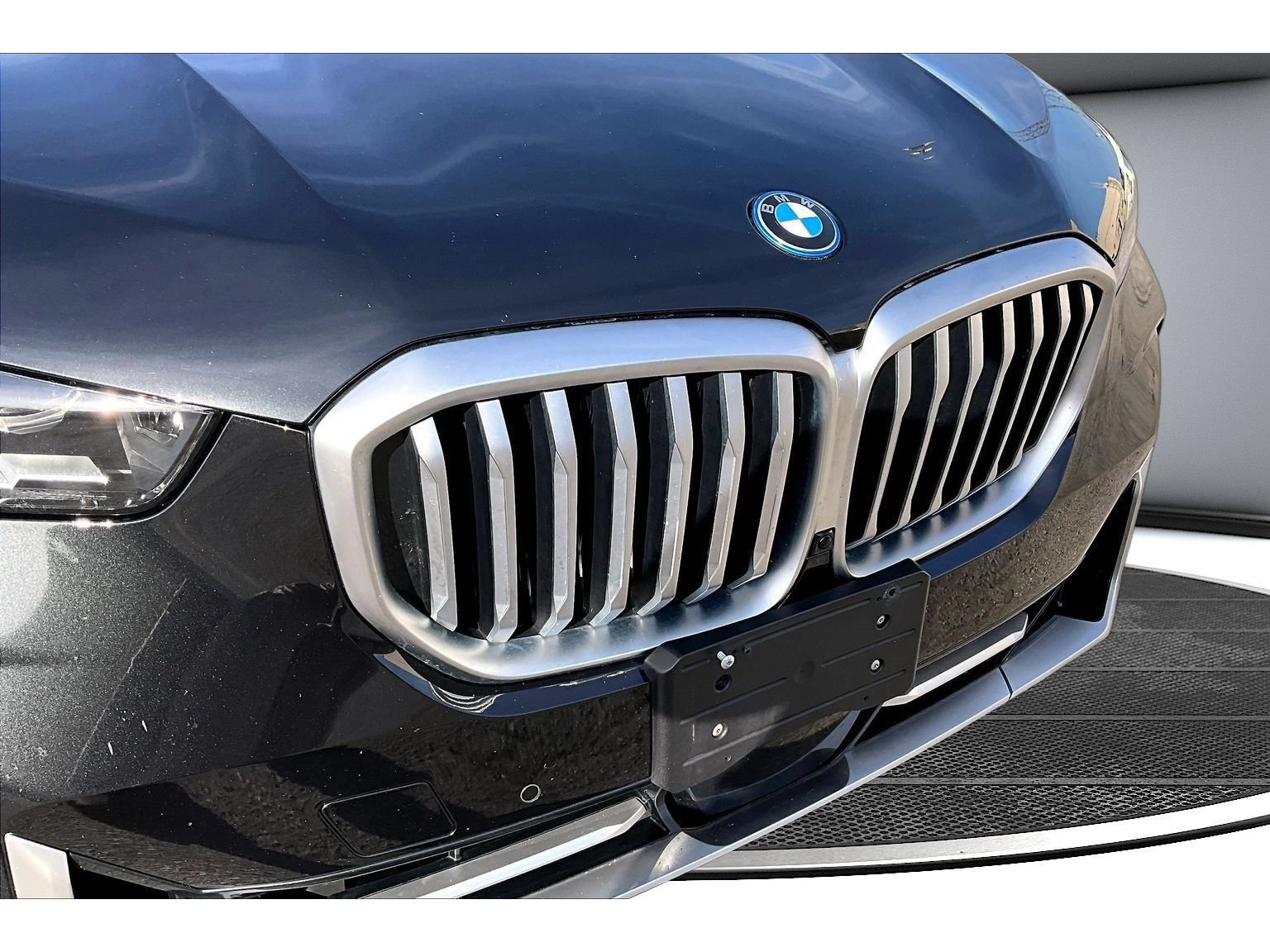 Used 2025 BMW X5 xDrive50e AWD/4WD image 54