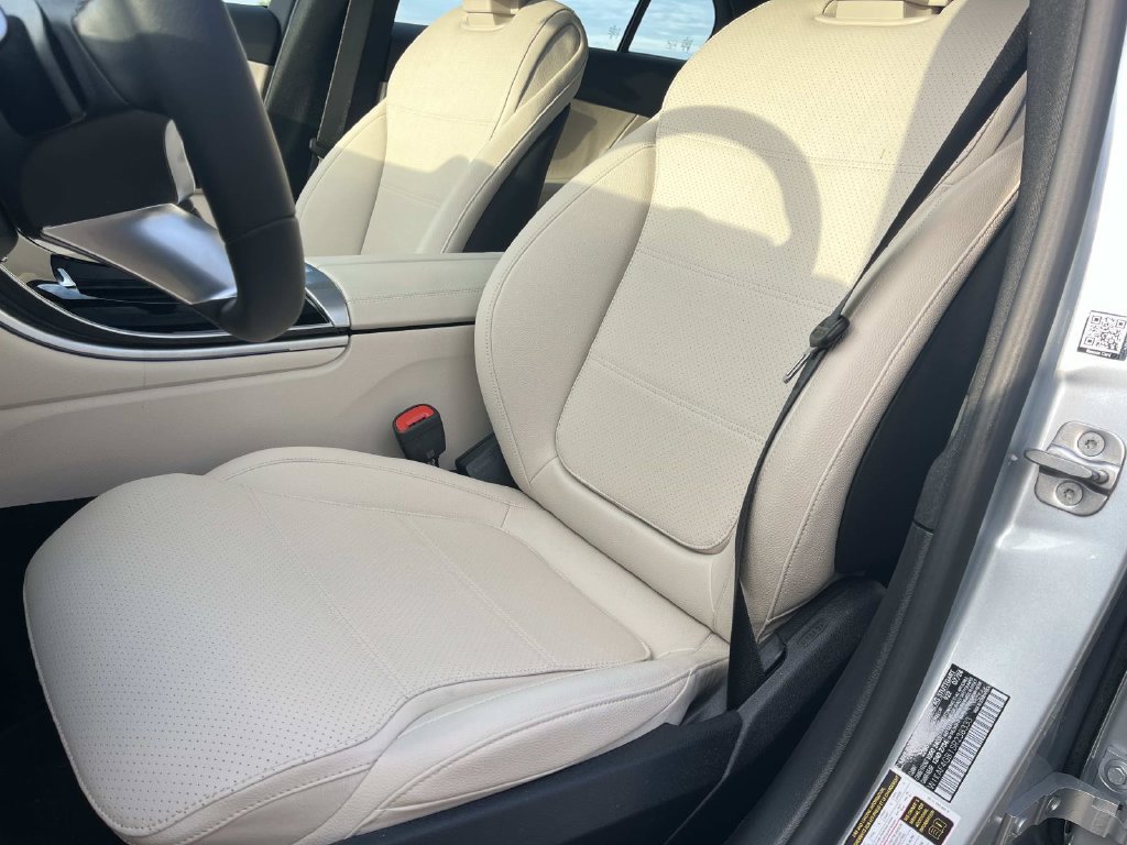 Used 2025 Mercedes-Benz C 300 Sedan image 32