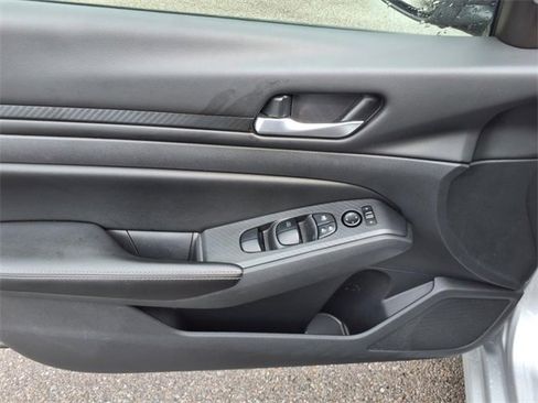 Certified 2024 Nissan Altima 2.5 SV image 3