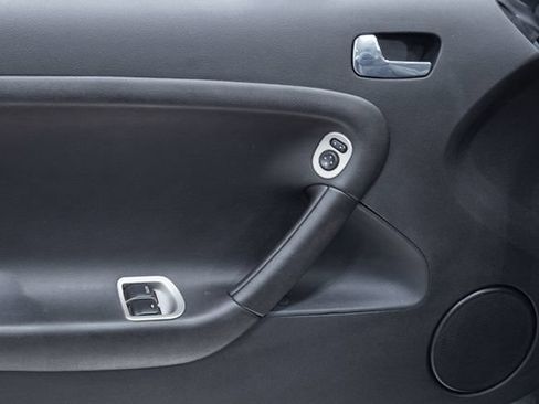 Used 2006 Pontiac Solstice Convertible w/ Premium Package RWD image 11