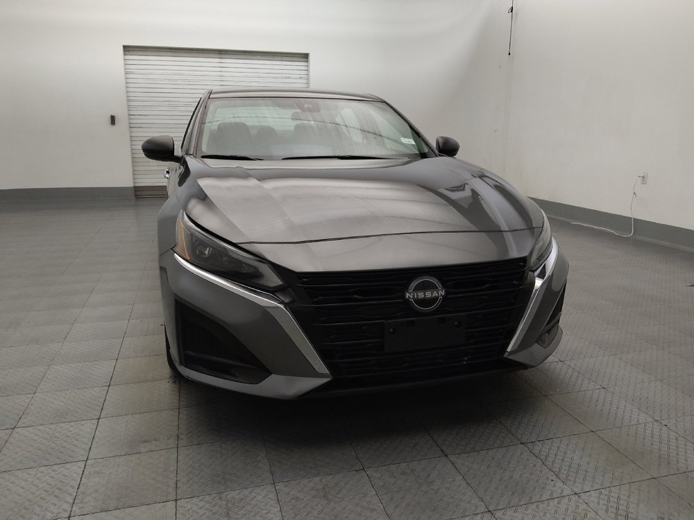 Used 2024 Nissan Altima 2.5 SV FWD image 14