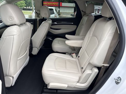 Used 2022 Buick Enclave Essence w/ Experience Buick Package FWD image 10