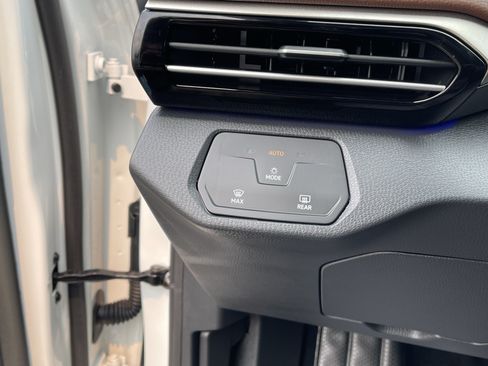 Used 2024 Volkswagen ID.4 2WD image 25