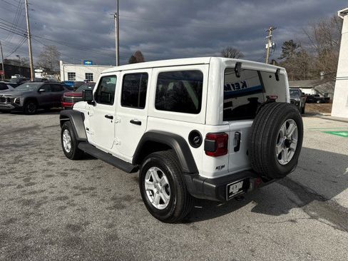 Used 2022 Jeep Wrangler Unlimited Sport w/ Sun And Sound Package image 4