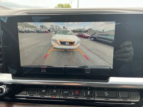 Used 2023 GMC Sierra 1500 SLT AWD/4WD image 26