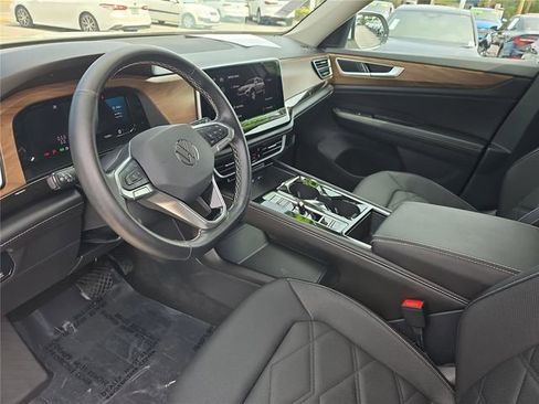 Used 2025 Volkswagen Atlas SE FWD image 20