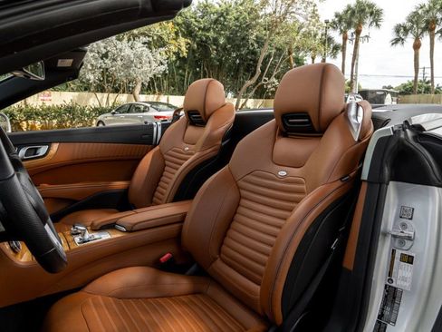 Used 2016 Mercedes-Benz SL 550 image 16