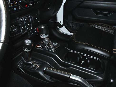 Used 2022 Jeep Wrangler Unlimited Sahara image 33