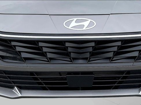 New 2025 Hyundai Elantra Limited image 24