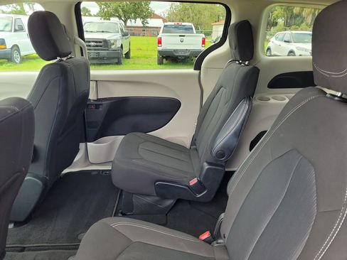 Used 2023 Chrysler Voyager LX FWD image 19