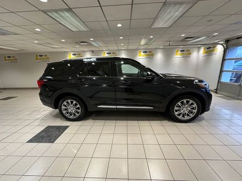 Certified 2025 Ford Explorer Platinum AWD/4WD image 3