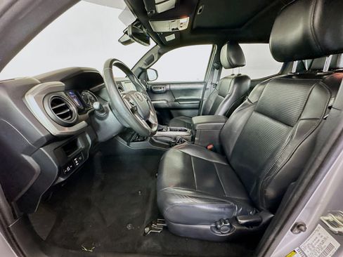 Used 2018 Toyota Tacoma Limited AWD/4WD image 13