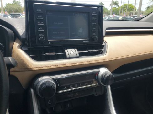 Used 2020 Toyota RAV4 LE FWD image 25