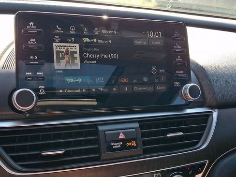 Used 2018 Honda Accord Touring image 19