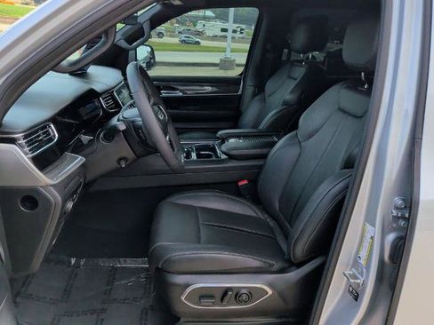 Used 2022 Jeep Wagoneer Series II RWD image 9
