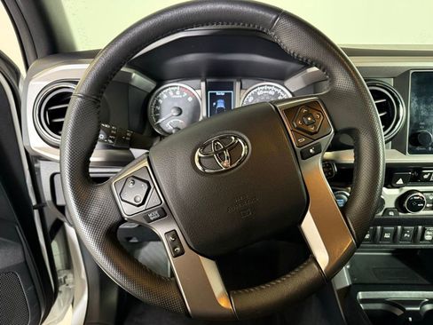Used 2017 Toyota Tacoma Limited image 19