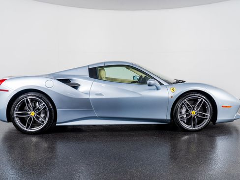 Used 2019 Ferrari 488 Spider image 5