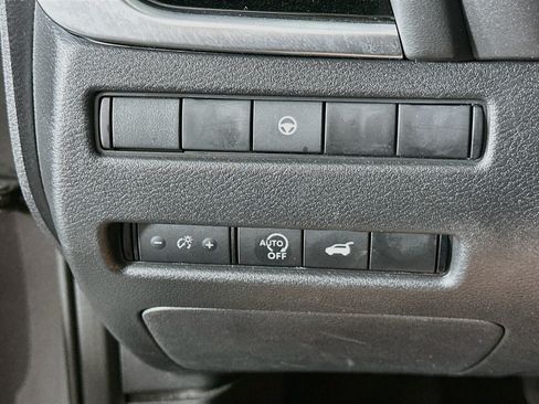 Used 2026 Nissan Rogue SL FWD image 17