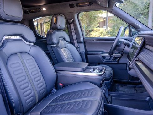 Used 2022 Rivian R1T Adventure image 22