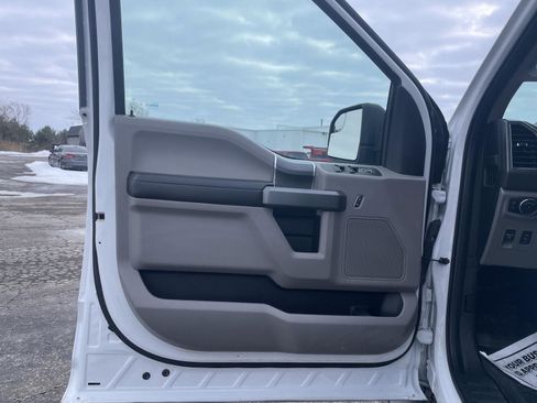 Used 2018 Ford F150 XLT w/ Equipment Group 302A Luxury image 9