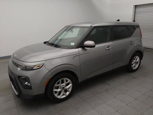 Used 2022 Kia Soul LX w/ Technology Package FWD image 2