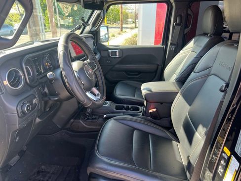 Used 2024 Jeep Wrangler Unlimited Sahara w/ Technology Group AWD/4WD image 7