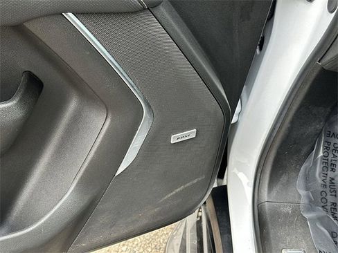 Used 2024 GMC Yukon SLT image 23