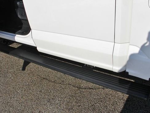 Used 2025 Ford F150 Platinum image 16