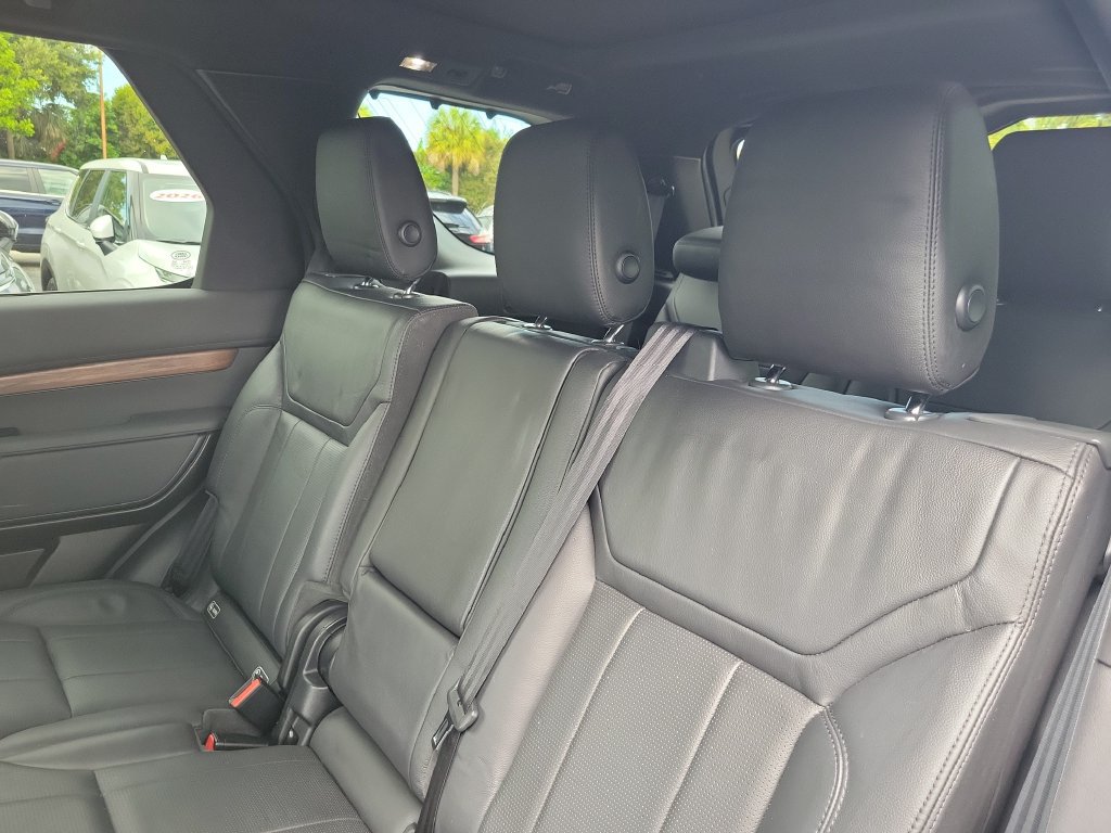 Used 2018 Land Rover Discovery HSE AWD/4WD image 14