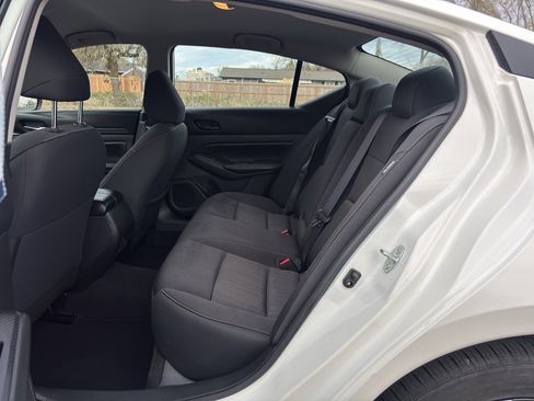 Used 2024 Nissan Altima 2.5 SV image 14