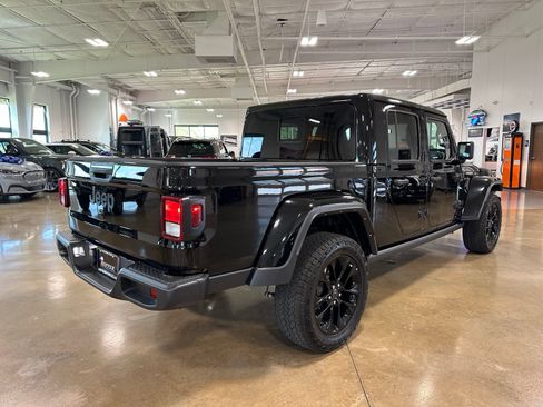 Used 2025 Jeep Gladiator Sport AWD/4WD image 8