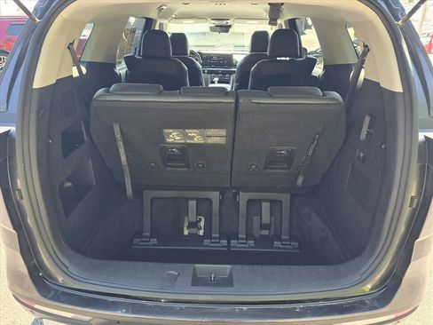 Used 2022 Kia Carnival LX FWD image 25