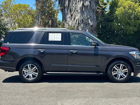 Used 2024 Ford Expedition Limited RWD image 2