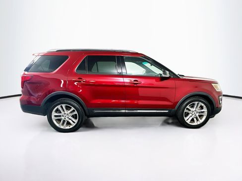 Used 2017 Ford Explorer XLT w/ Equipment Group 202A FWD image 10