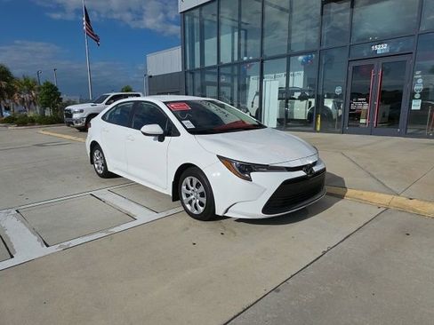 Used 2025 Toyota Corolla LE FWD image 2