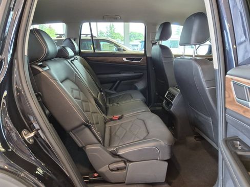 Used 2025 Volkswagen Atlas SE FWD image 25