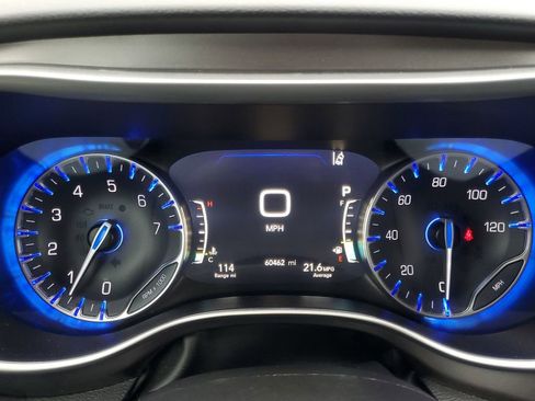 Used 2024 Chrysler Pacifica Touring-L FWD image 17