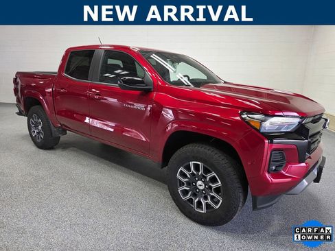 Used 2024 Chevrolet Colorado Z71 w/ Z71 Convenience Package 2 AWD/4WD image 1