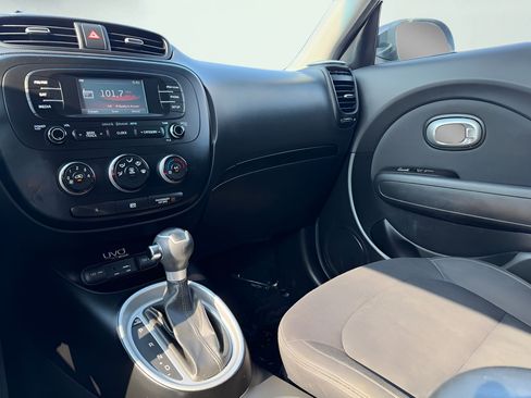 Used 2015 Kia Soul FWD image 23