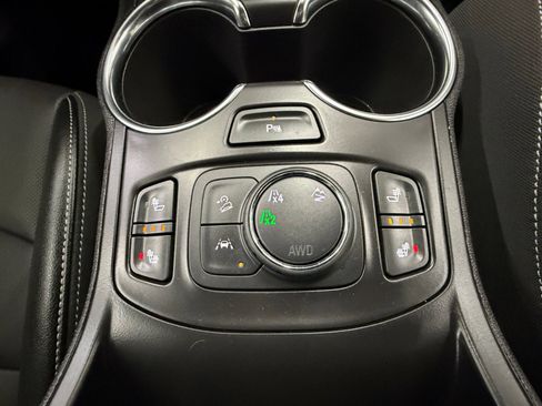 Used 2024 GMC Terrain SLT w/ Tech Package image 21