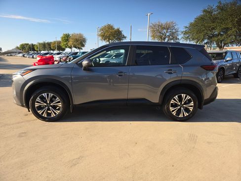 Used 2023 Nissan Rogue SV image 4
