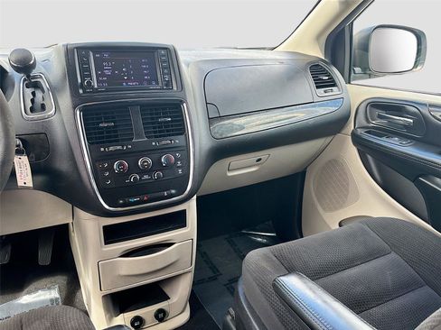 Used 2019 Dodge Grand Caravan SE FWD image 22