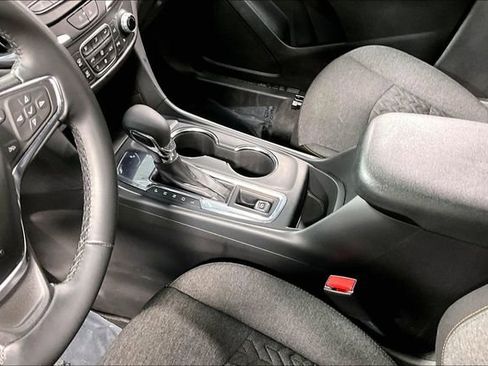 Used 2024 Chevrolet Equinox LT image 18