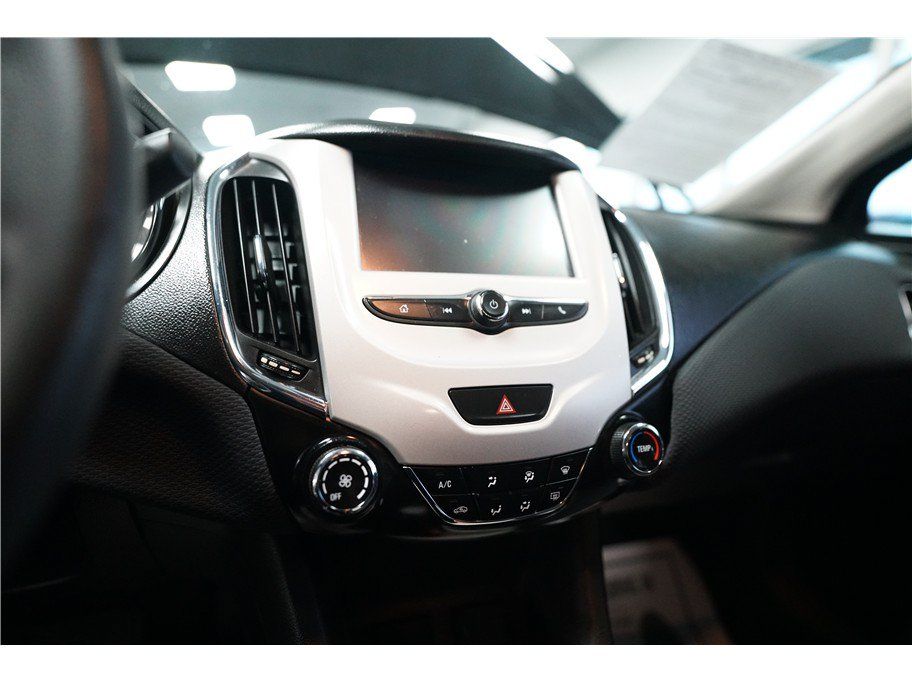 Used 2017 Chevrolet Cruze LS FWD image 20