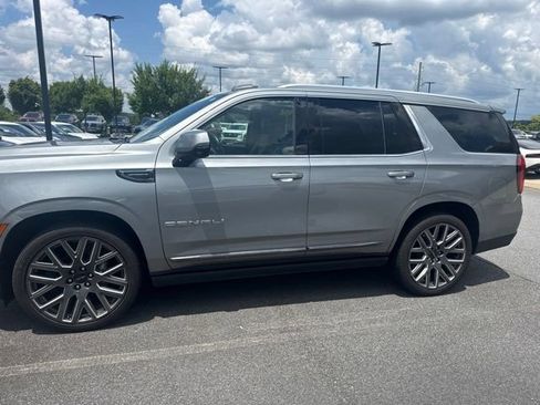 Used 2025 GMC Yukon Denali Ultimate AWD/4WD image 1